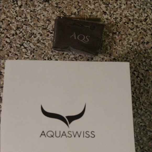 Aqua Swiss made in Switzerland diamond bezel - Picture 2 of 5